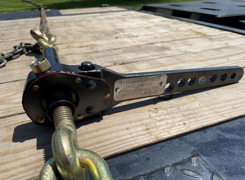 Speedbinders half inch 9200lb wll torque drive load binder red mark in use on trailer deck